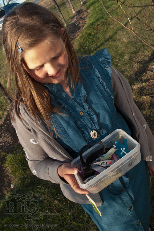 Monitor Geocache Hunt: Ash inspecting cache contents