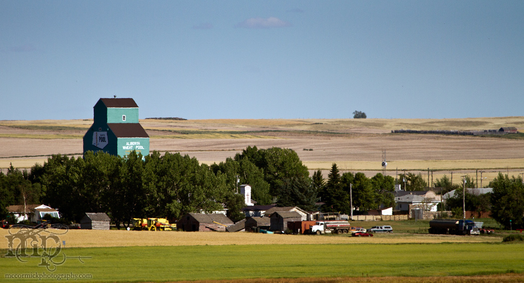 Acadia Valley B&B: View of the village