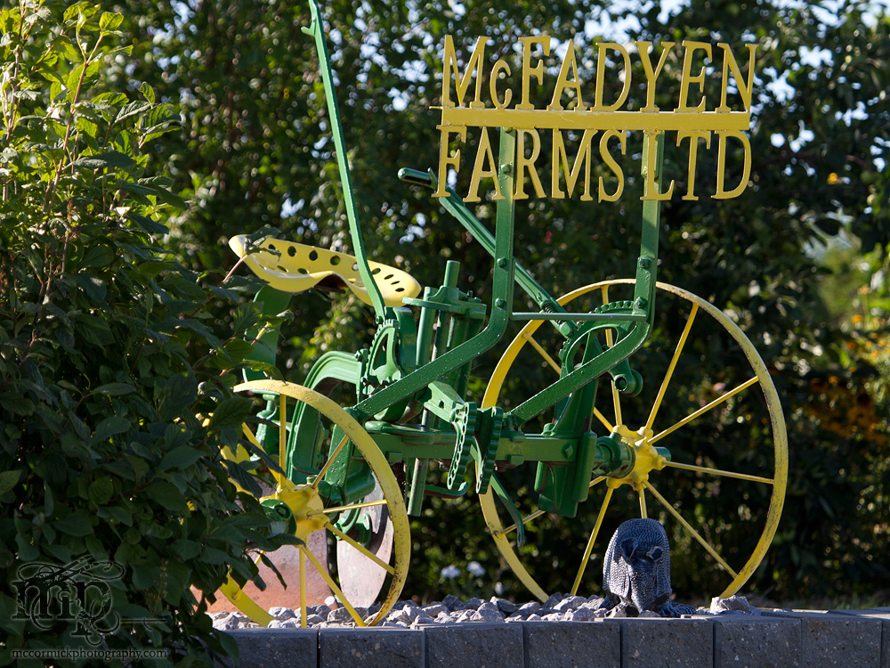 Acadia Valley B&B: Farm signage