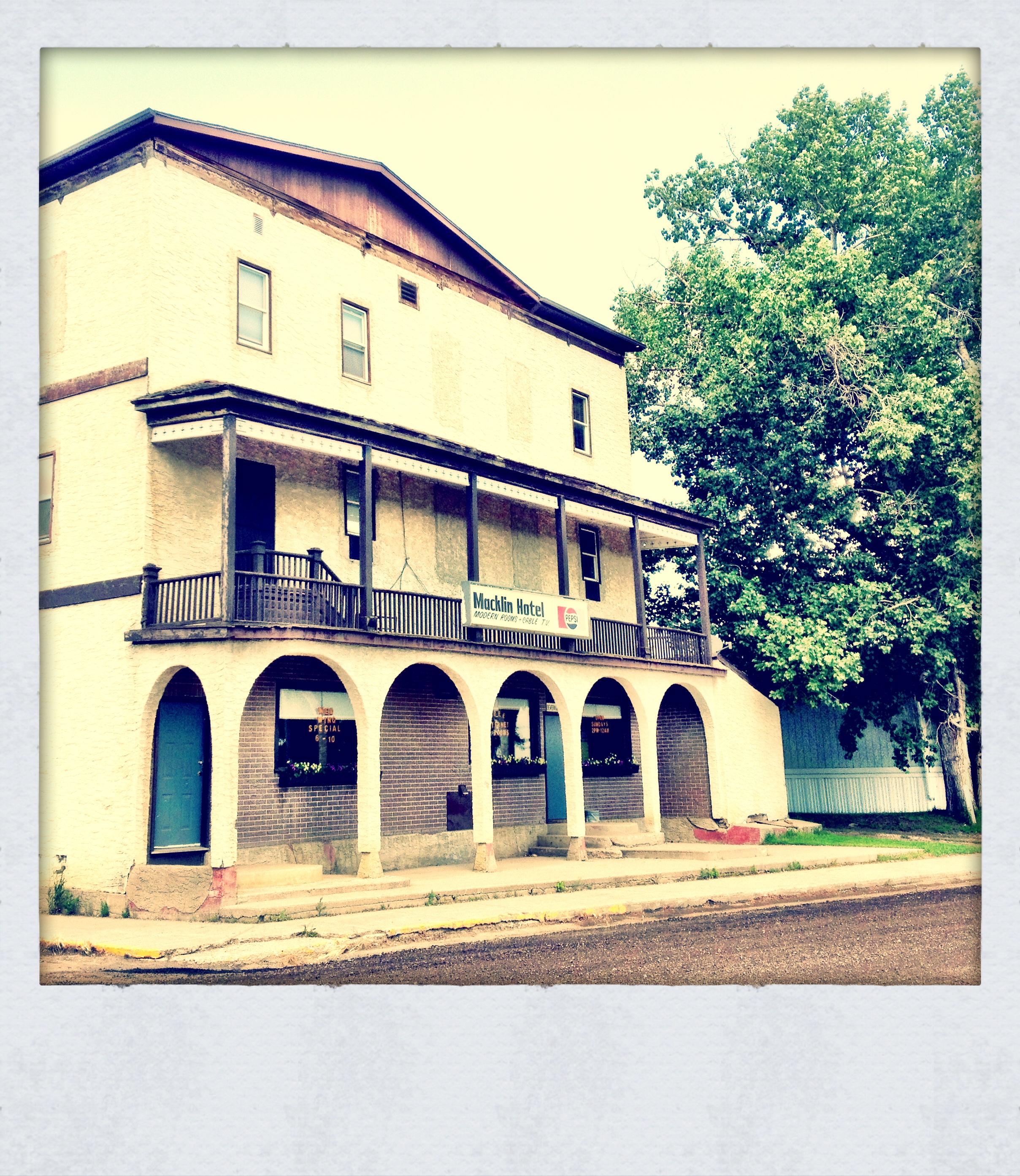 Macklin SK : Macklin Hotel