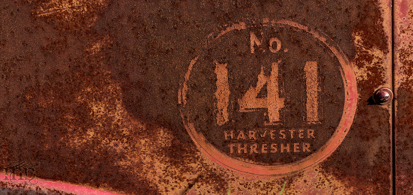 I-H / McCormick : No. 141 Harvester / Thresher : Number Badge