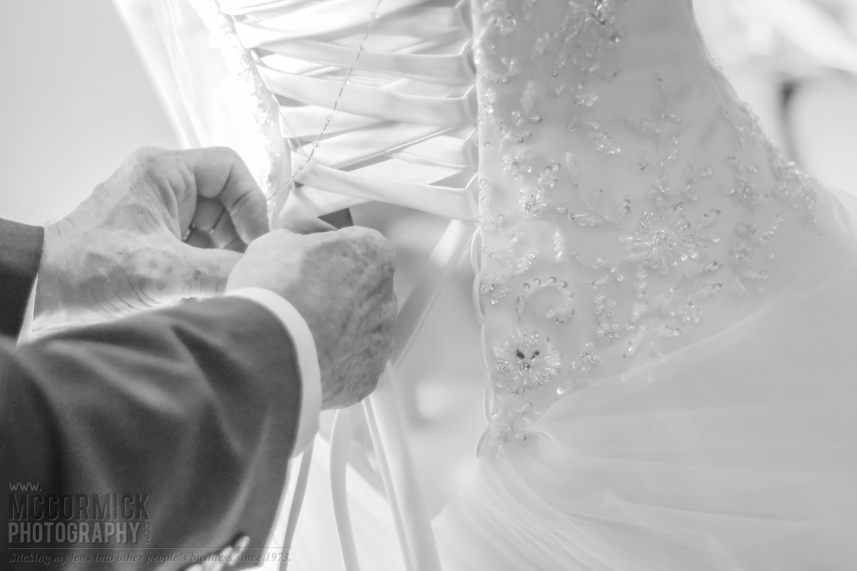 Kukurudza Wedding : Father's Helping Hands
