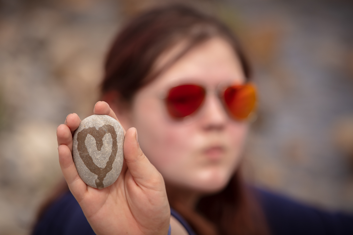 Ashlyn & Heart Rock 01