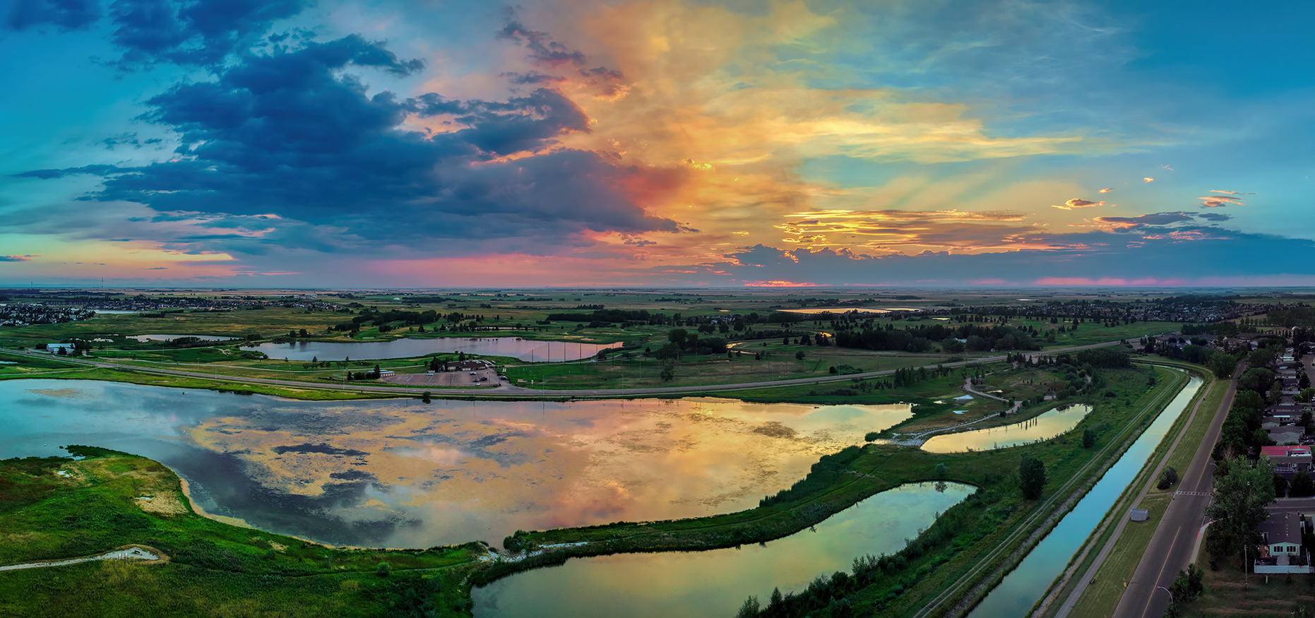Sunset to the west over Gray Park and the golf course 01, Strathmore, AB, 2022-08-14