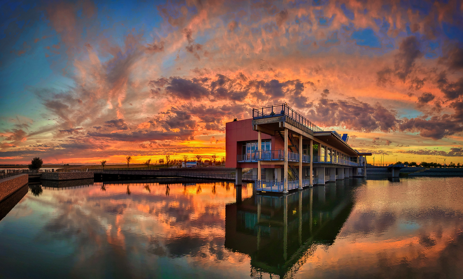 Sunset 01, Interpretive Centre, Ralph Klein Park, Calgary, Alberta, 2022-09-22