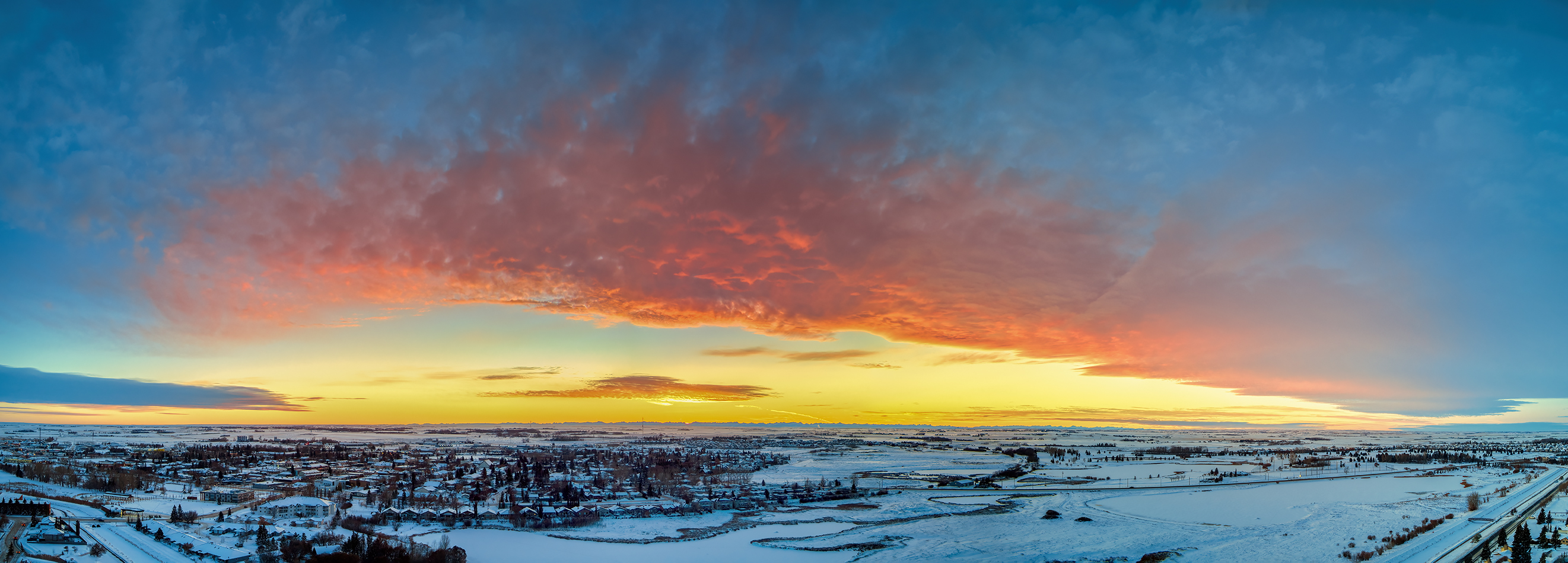 Splash of red, Sunset, Strathmore, AB, 2022-11-13