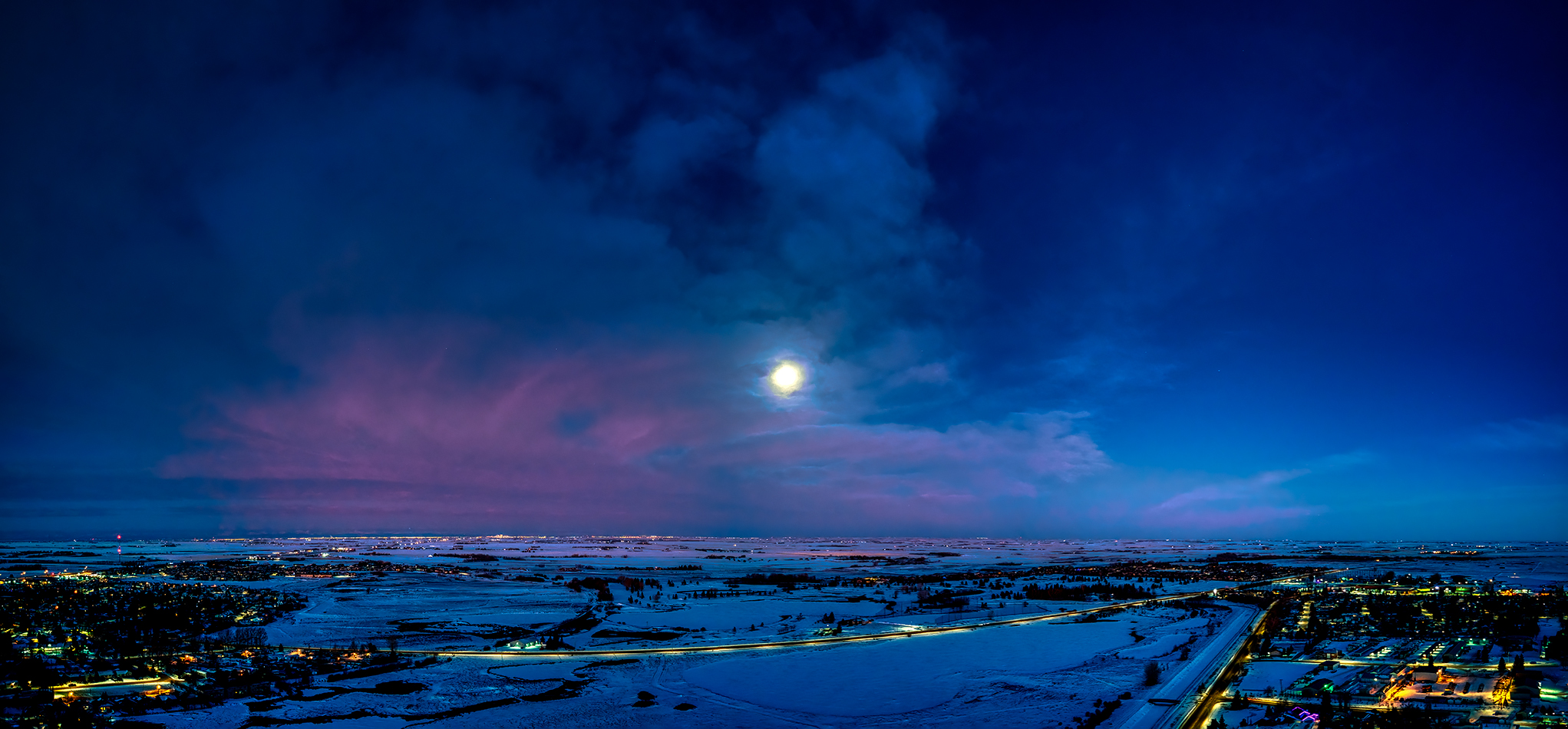 Moonset with a Kiss of Alpenglow, Strathmore, AB, 2023-01-07