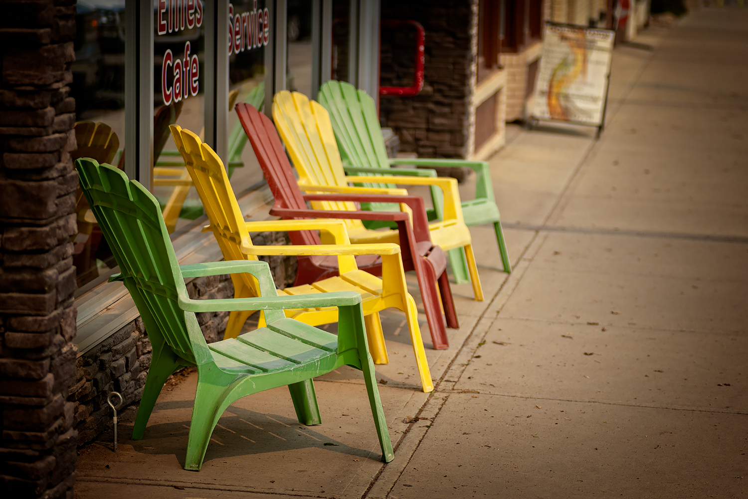 Outside Seating at Rocky's Bakery, Main Street, Strathmore, Alberta. 2023-05-17