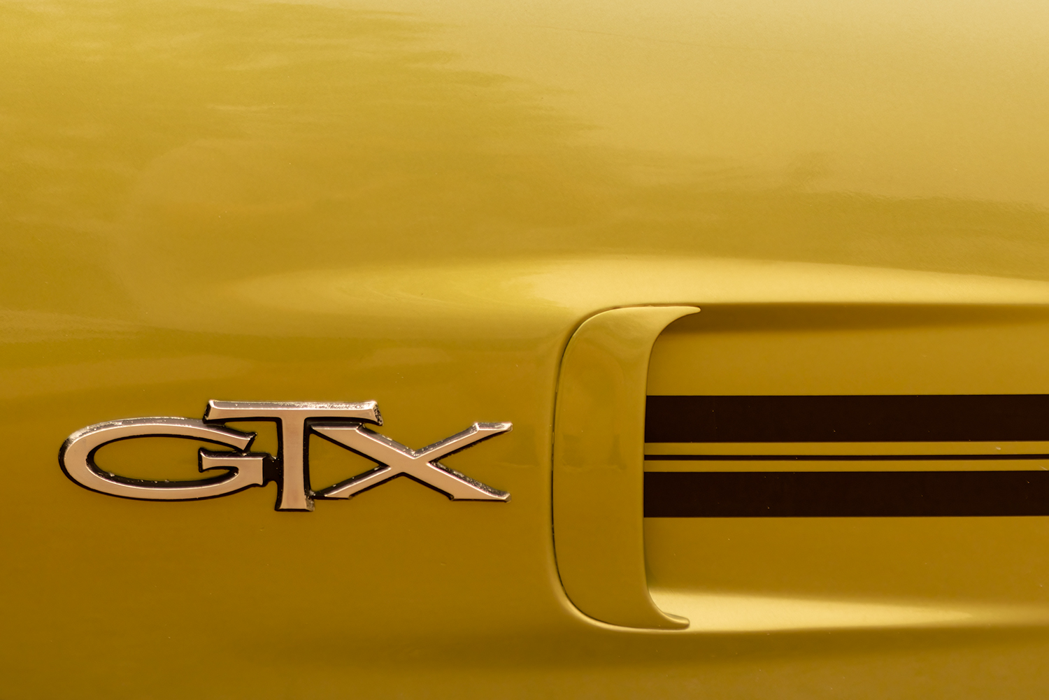 Side Scoop & Badge, Plymouth GTX 440, Morrin, Alberta, 2023-05-20