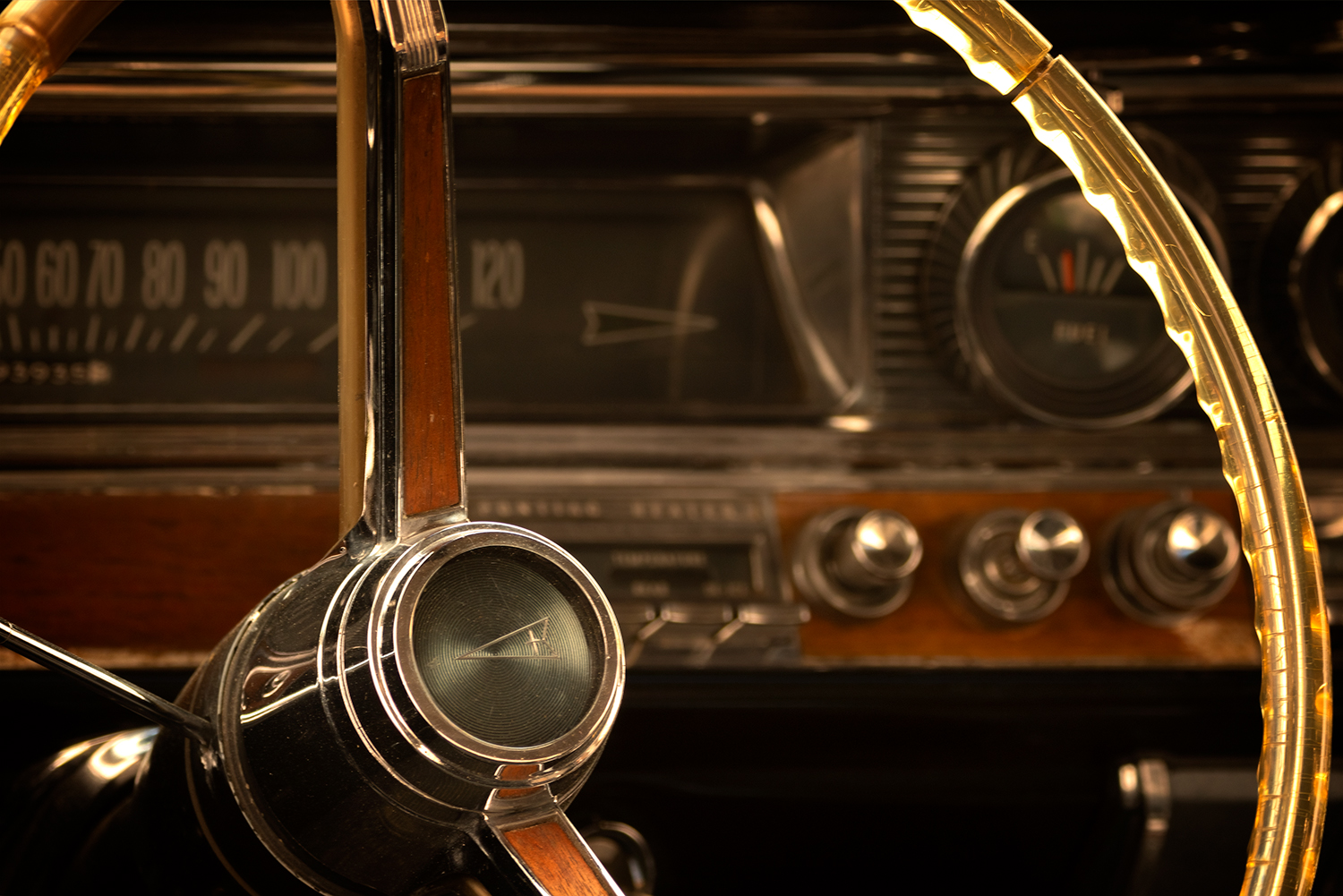 Steering Wheel, Pontiac Grand Prix, Morrin, Alberta. 2023-05-20