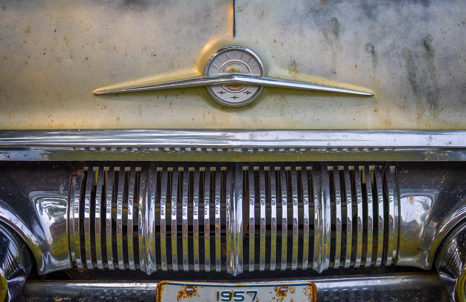 Vintage Pontiac Hood Badge and Grill 2 of 2, Show n Shine, Kinsemen Park, Strathmore, Alberta. 2023-07-15