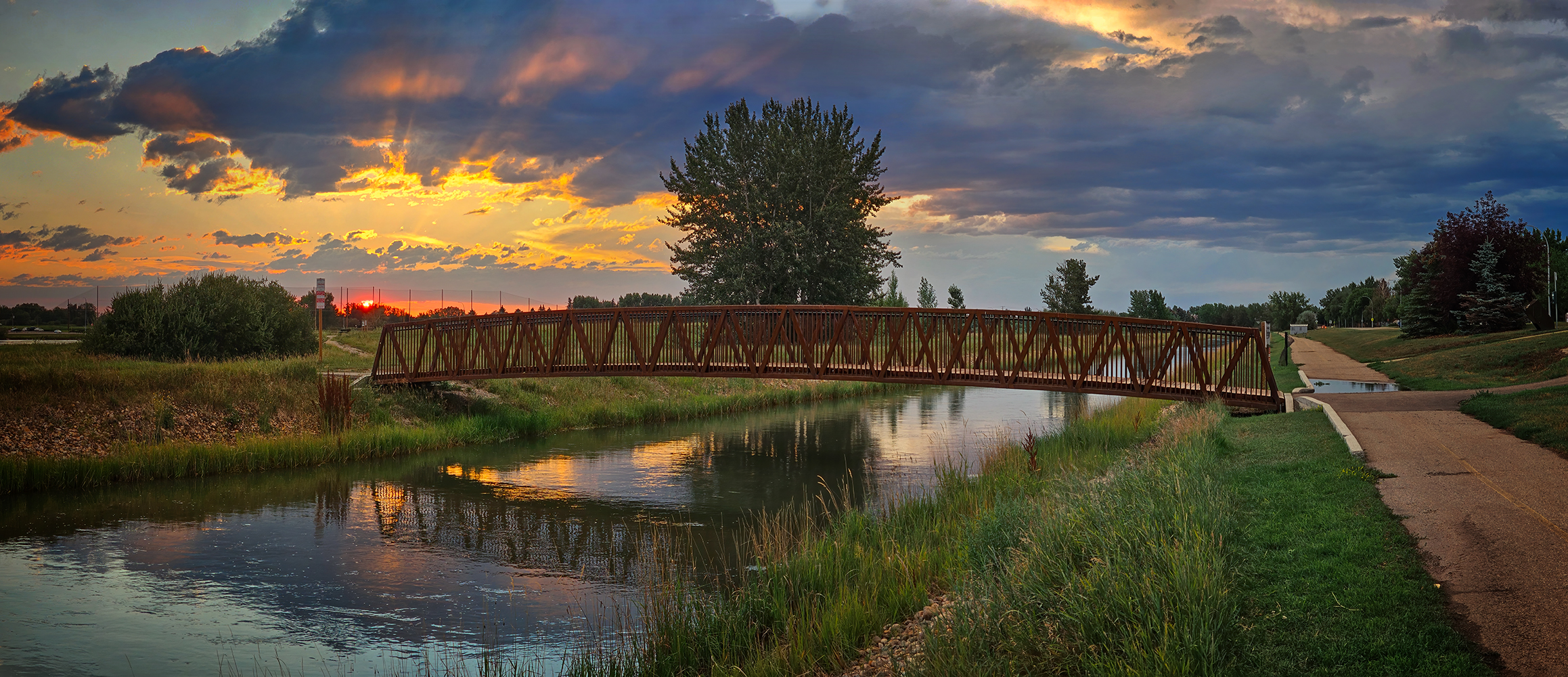 Fireworks, Tom Sadler Bridge, Strathmore, Alberta. 2023-07-30
