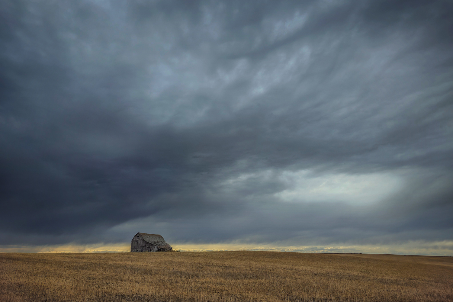 Old Barn Under Moody Skies, Highway 21, North of Trochu, Alberta. 2023-10-10