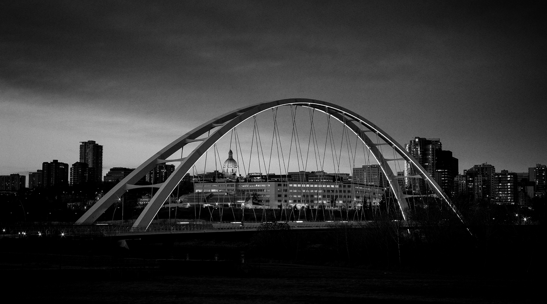 Center Attraction (Ilford 400 XP2 Super), Walterdale Bridge, Edmonton, AB, 2023-11-11
