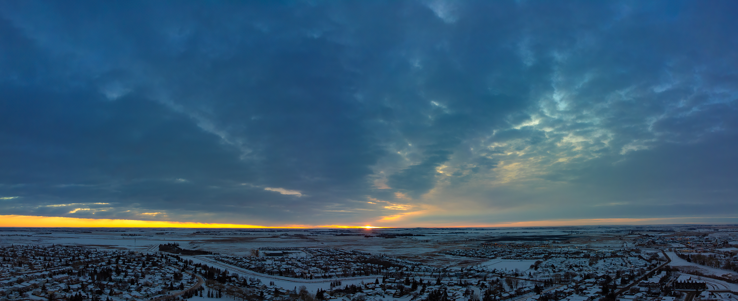 The crack of dawn, 100m above Thornbriar Green, Strathmore, Alberta, 2024-02-11