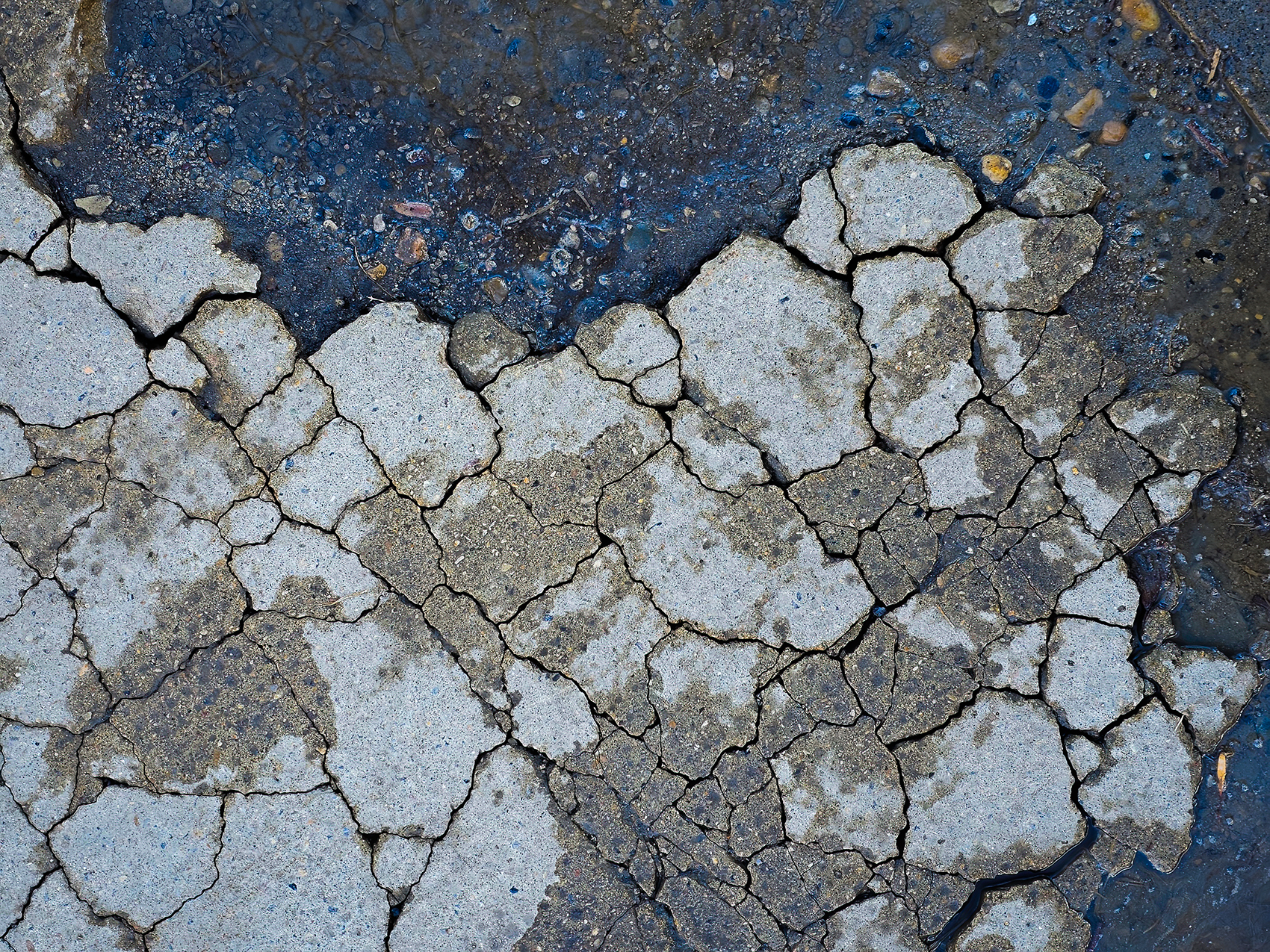A bit cracked, Center Street N, Calgary, AB, 2024-03-31