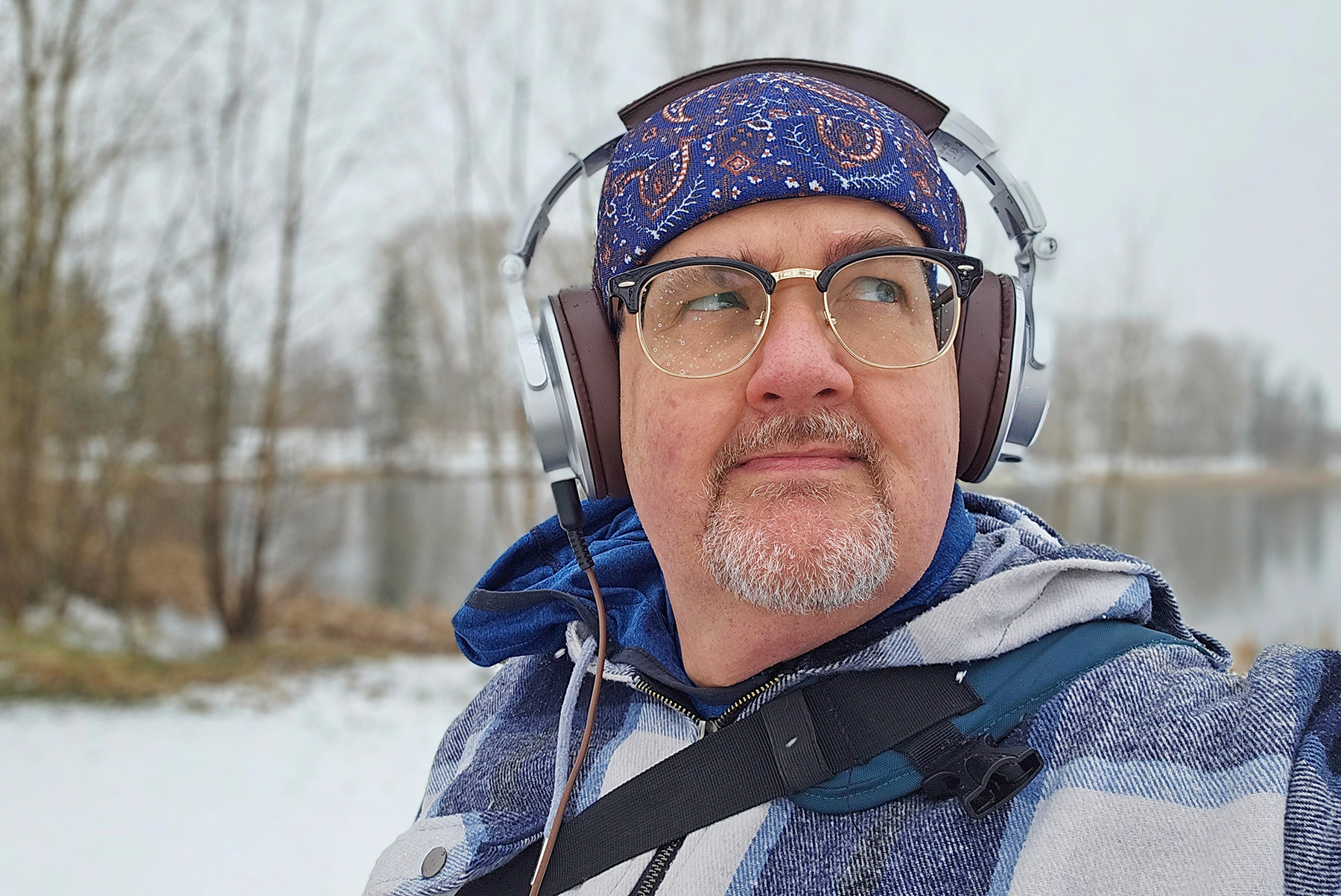 Wondering where his lens cap got to, Kinsmen Lake, Strathmore, AB, 2025-04-20