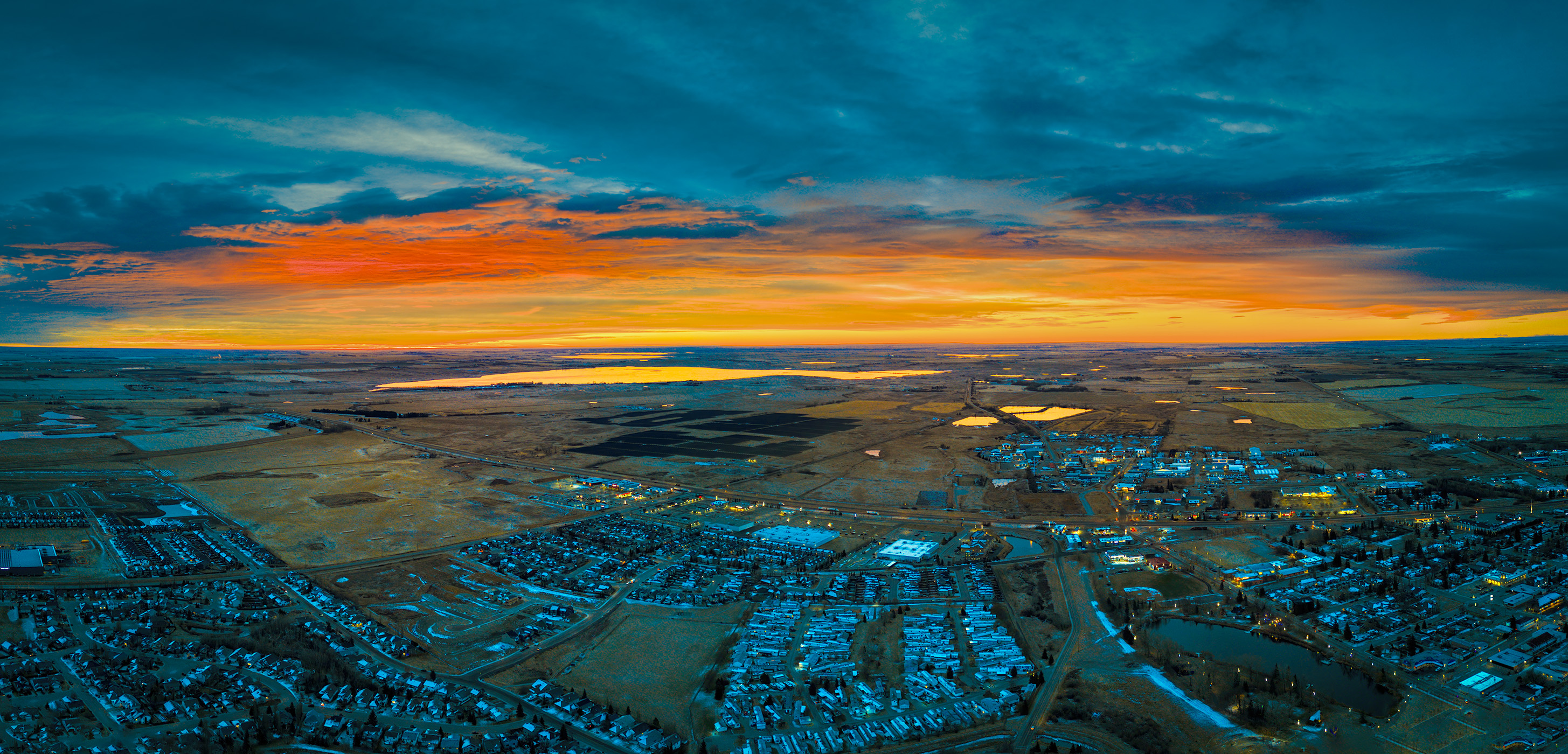 Hot take on a cool morning, Looking East from Thomas Drive, Strathmore, AB, 2025-11-21