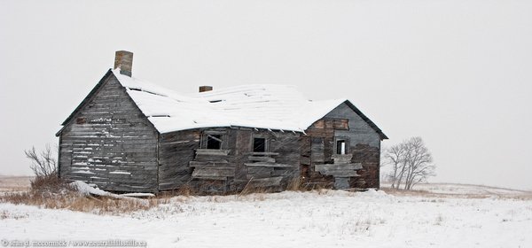 Anderson homestead during light snowfall, Dec 30, 2008