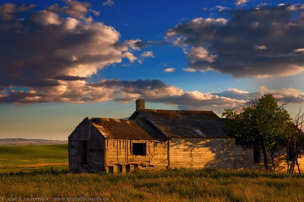 Light waning on the Osborne Homestead