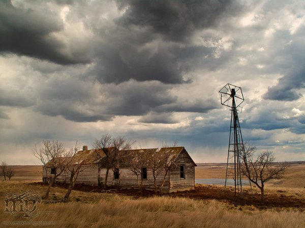 Osborne Homestead 2011: Spring storms rolling in