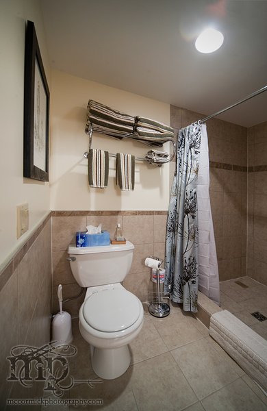 Acadia Valley B&B: Washroom