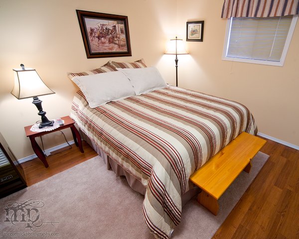 Acadia Valley B&B: Comfy bed