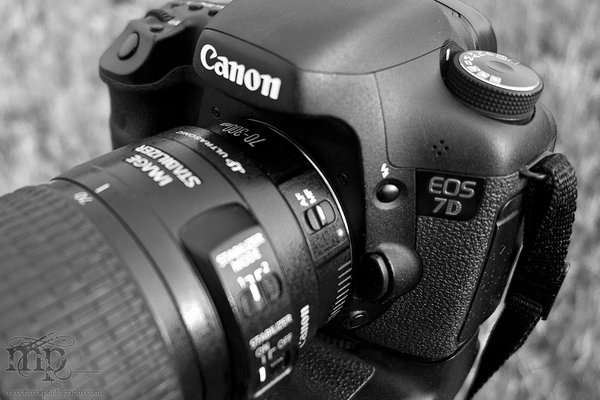Closeup of 70-300mm hanging off 7D