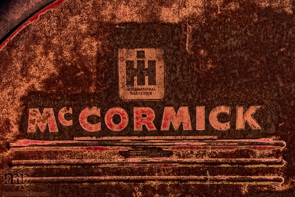 I-H / McCormick : No. 141 Harvester / Thresher : Name Badge