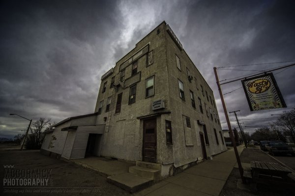 Luseland SK : Luseland Hotel : Tasty J's : Wide-angle