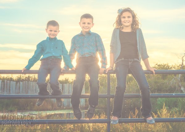 Reisler Family Portraits : On the Fence