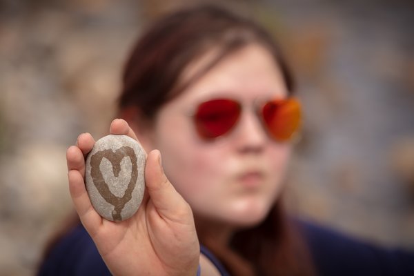 Ashlyn & Heart Rock 01