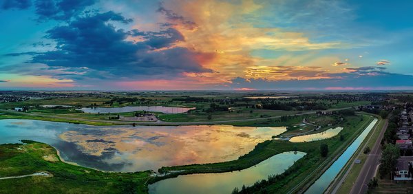 Sunset to the west over Gray Park and the golf course 01, Strathmore, AB, 2022-08-14
