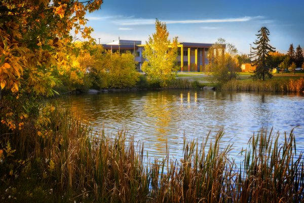 Municipal building with fall colours, Kinsmen Lake, Strathmore, Alberta, 2022-09-27