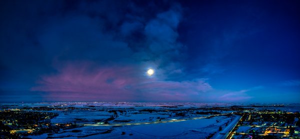 Moonset with a Kiss of Alpenglow, Strathmore, AB, 2023-01-07