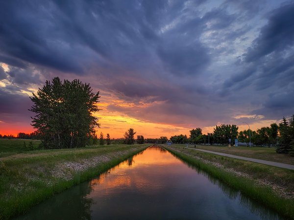 Looking North, Tom Sadler Bridge, Strathmore, Alberta. 2023-06-08