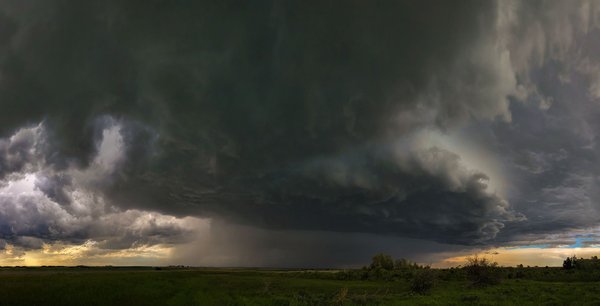 Coming in with an attitude, Storm cell north of town, Strathmore, AB, 2022-06-18