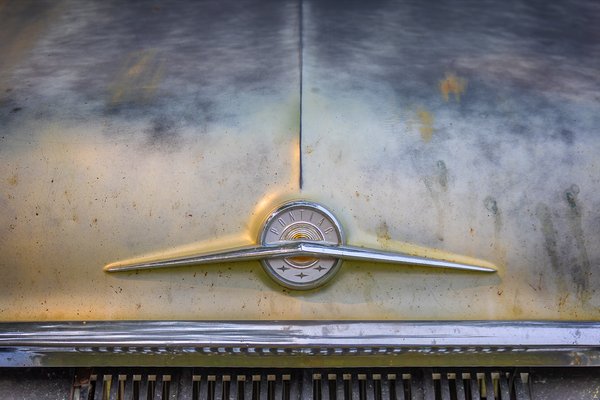 Vintage Pontiac Hood Badge and Grill 1 of 2, Show n Shine, Kinsemen Park, Strathmore, Alberta. 2023-07-15