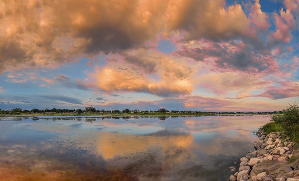 Painted Clouds, Gray Pond, Strathmore, Alberta. 2023-07-30
