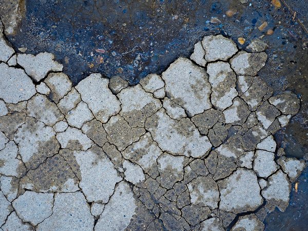 A bit cracked, Center Street N, Calgary, AB, 2024-03-31