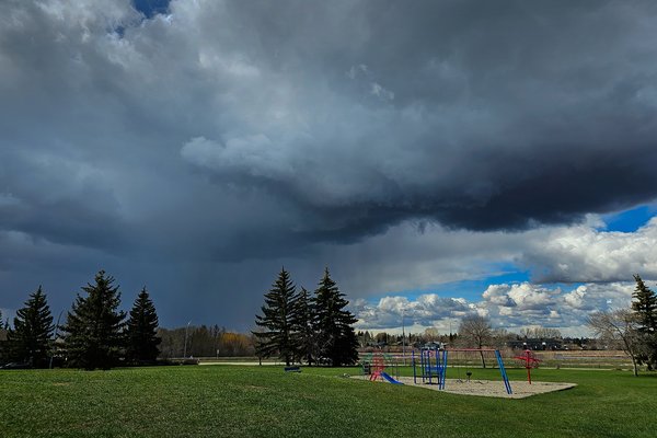 Rainy days are here again, Thornbriar Green, Strathmore, AB, 2024-05-03