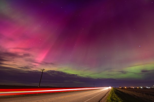 Aurora throwing rays, Hwy 817, North of Strathmore, AB, 2024-05-11