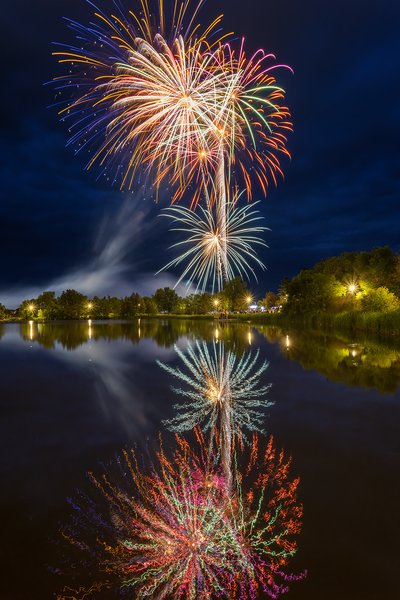 Fireworks 08, Canada Day, Kinsmen Lake, Strathmore, AB, 2024-07-01