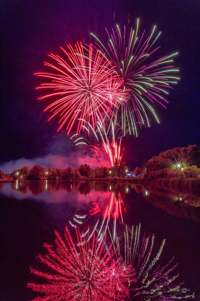 Fireworks 07, Canada Day, Kinsmen Lake, Strathmore, AB, 2024-07-01