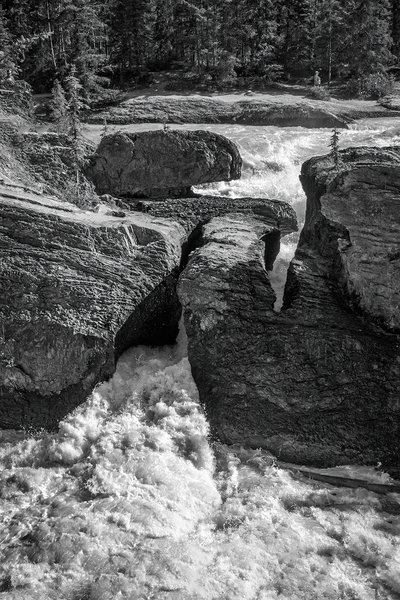 Just say no to crack, Natural Land Bridge, Yoho National Park, BC, 2024-07-11
