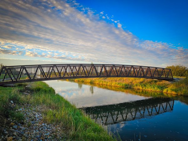 Break out the Streamers, Tom Sadler Bridge, Strathmore, AB, 2024-09-17