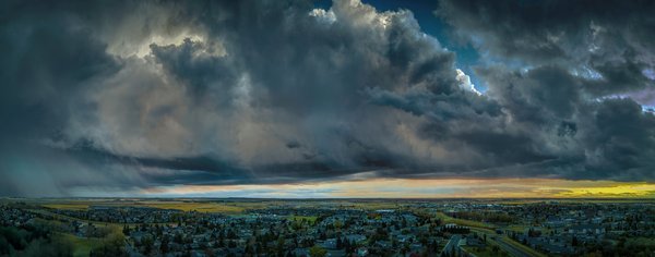 Can't make up its mind, Strathmore, AB, 2025-10-19