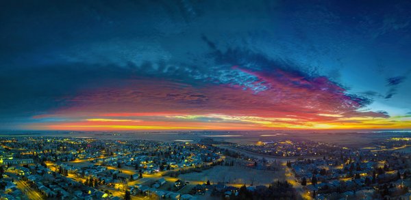 Early to rise, Looking east from Thomas Drive, Strathmore, AB, 2025-11-05